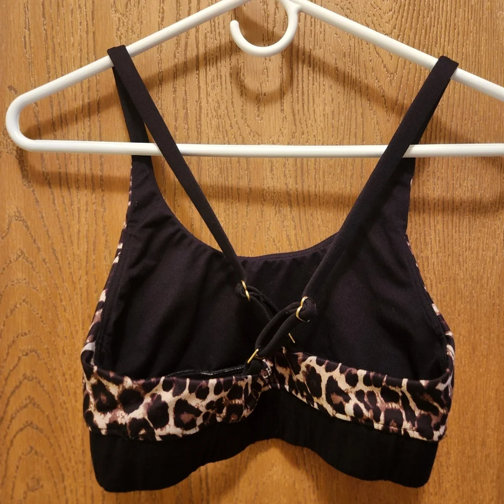 Leopard Print Women's Sports Bra - Picture 2 of 3